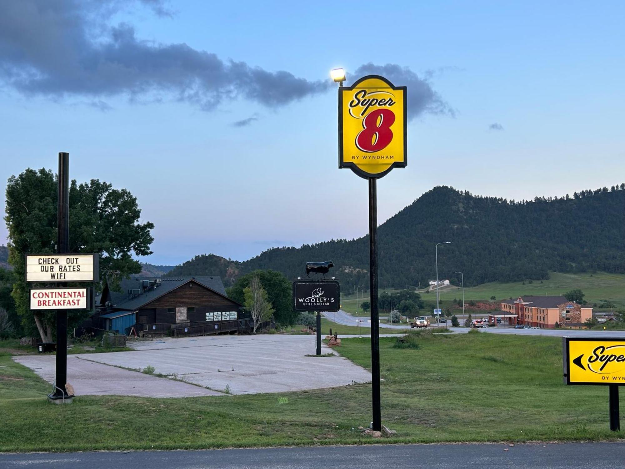 Motel Super 8 By Wyndham Hot Springs Exterior foto