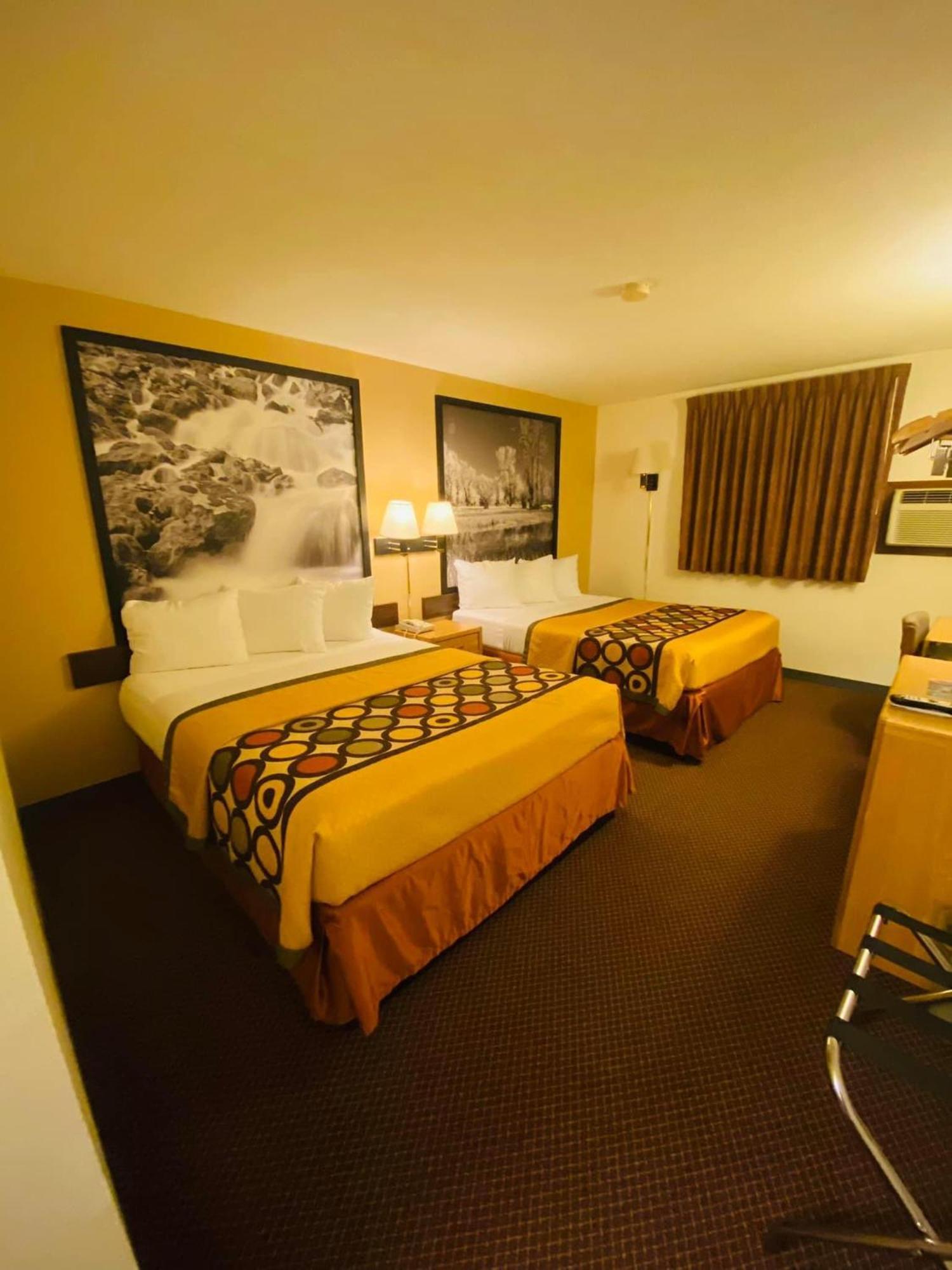 Motel Super 8 By Wyndham Hot Springs Exterior foto